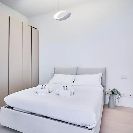 Modern Onebedroom 2nd Floor - Mirable Pm Apartment Milan